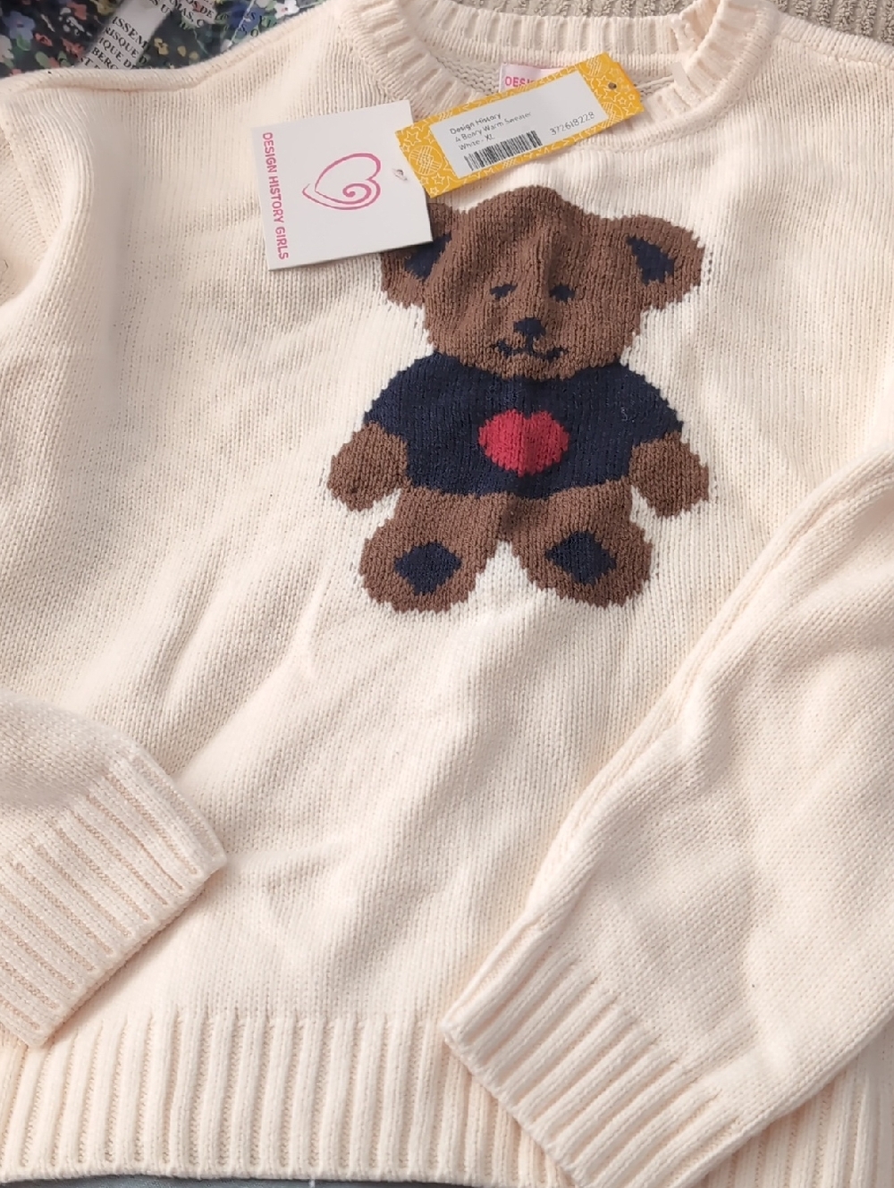 Design History A Beary Warn Sweater- XL